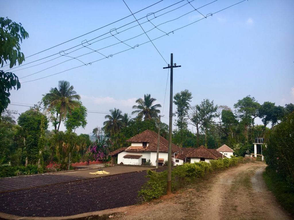 Sardar Bahadur'S Heritage Bungalow Estate Stay Napoklu Zewnętrze zdjęcie