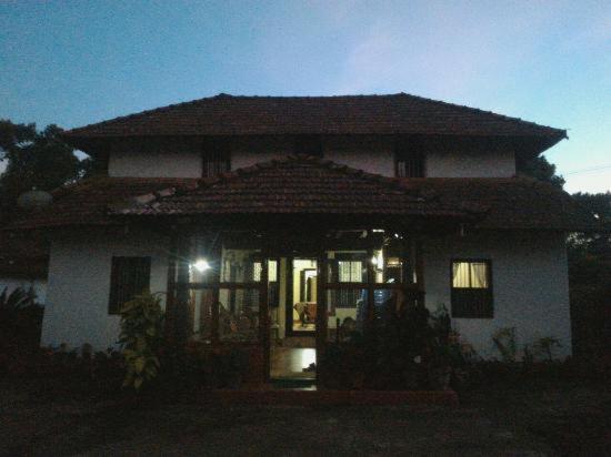 Sardar Bahadur'S Heritage Bungalow Estate Stay Napoklu Zewnętrze zdjęcie